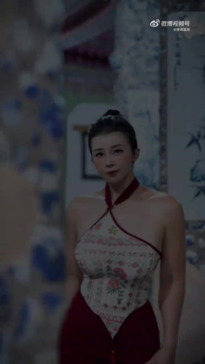 这身材夸张哦~婚后生完宝宝的张曼源晒旗袍穿搭~
